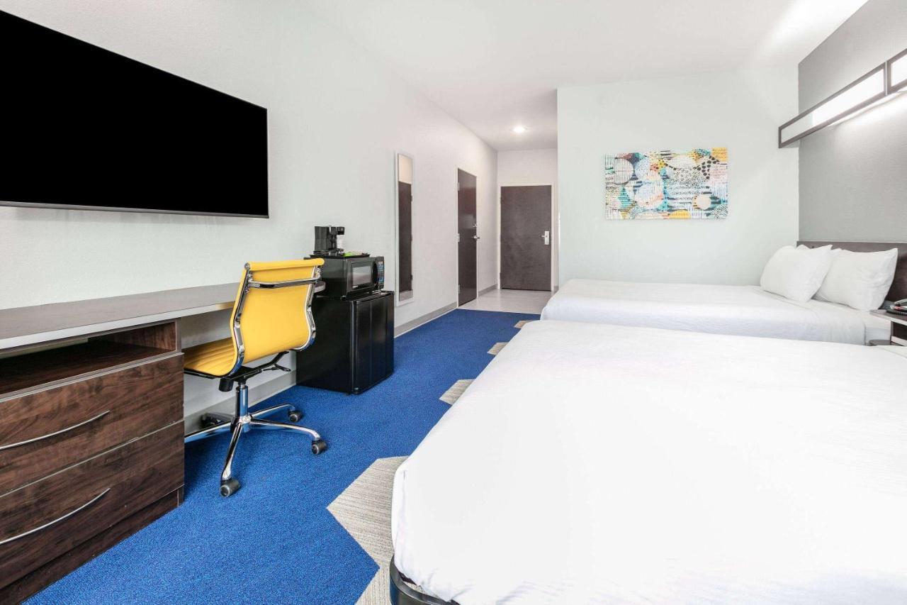 Microtel Inn & Suites By Wyndham Austin Airport Exterior foto