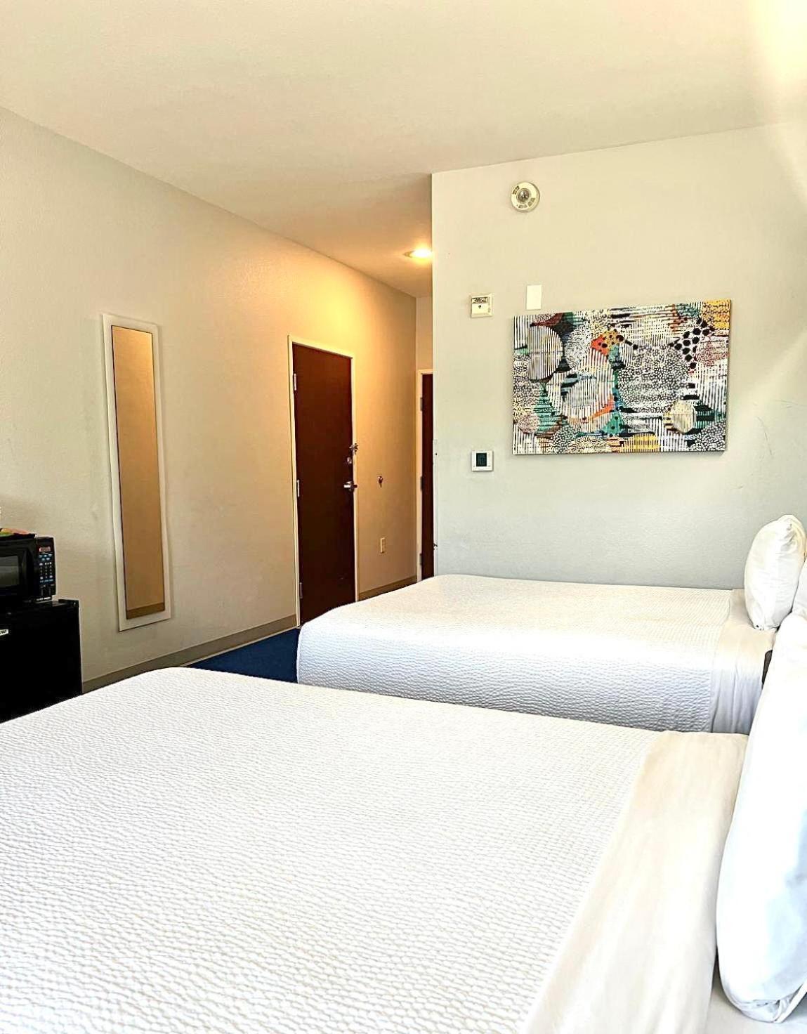 Microtel Inn & Suites By Wyndham Austin Airport Exterior foto
